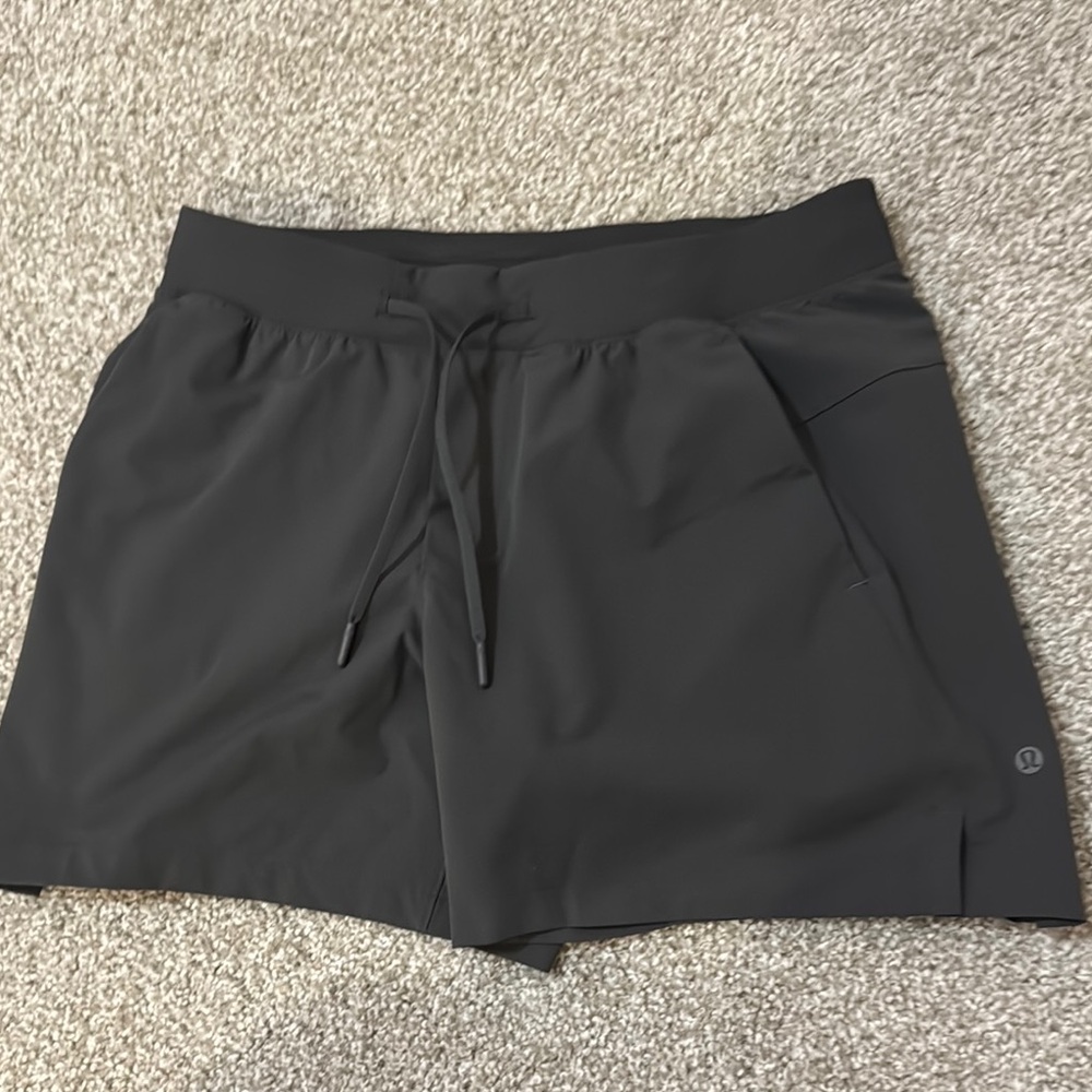 Men’s Lululemon Charcoal Zeroed In shorts
